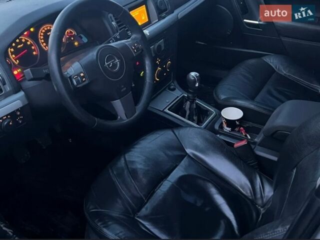 Серый Опель Вектра, объемом двигателя 2.2 л и пробегом 420 тыс. км за 2200 $, фото 2 на Automoto.ua