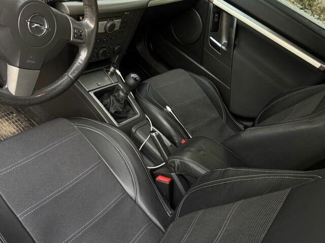 Сірий Опель Вектра, об'ємом двигуна 1.8 л та пробігом 185 тис. км за 5850 $, фото 2 на Automoto.ua