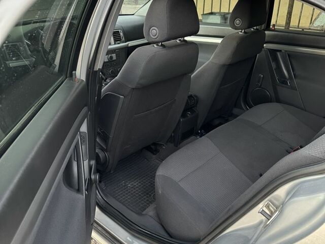 Серый Опель Вектра, объемом двигателя 2.2 л и пробегом 208 тыс. км за 5200 $, фото 6 на Automoto.ua