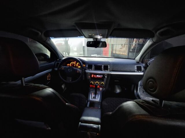 Серый Опель Вектра, объемом двигателя 2.2 л и пробегом 286 тыс. км за 4200 $, фото 5 на Automoto.ua