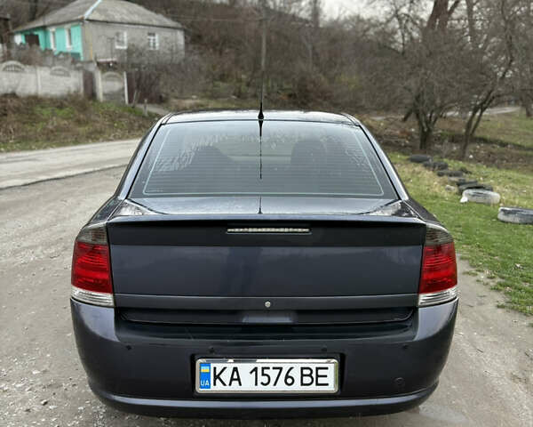 Серый Опель Вектра, объемом двигателя 2.2 л и пробегом 277 тыс. км за 4800 $, фото 2 на Automoto.ua