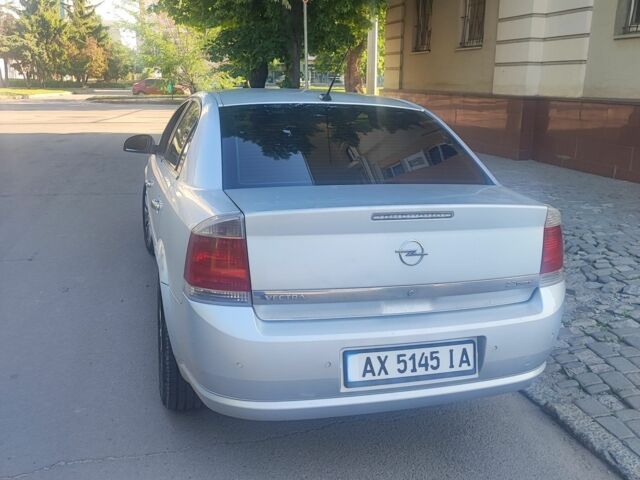 Серый Опель Вектра, объемом двигателя 2.2 л и пробегом 300 тыс. км за 4000 $, фото 4 на Automoto.ua
