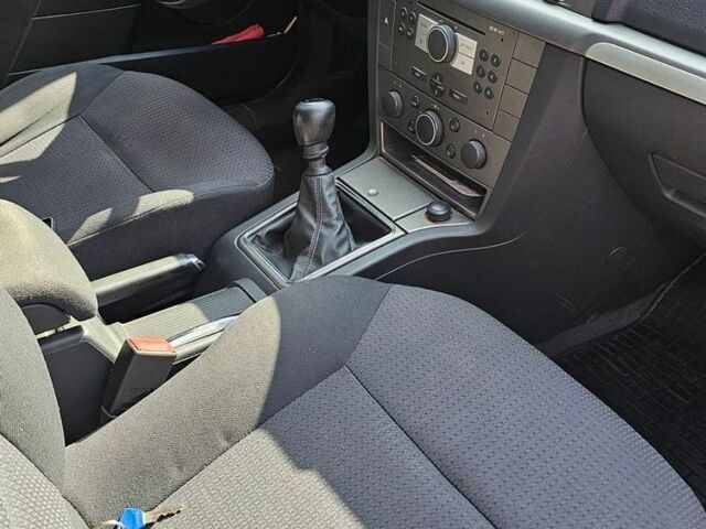 Серый Опель Вектра, объемом двигателя 1.8 л и пробегом 139 тыс. км за 7000 $, фото 5 на Automoto.ua