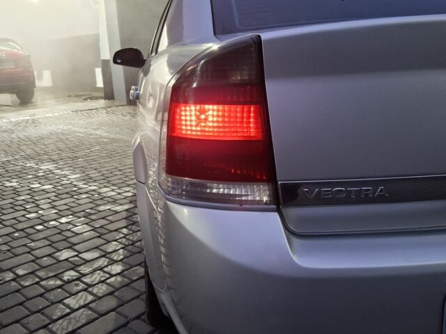 Серый Опель Вектра, объемом двигателя 2.2 л и пробегом 286 тыс. км за 4200 $, фото 3 на Automoto.ua