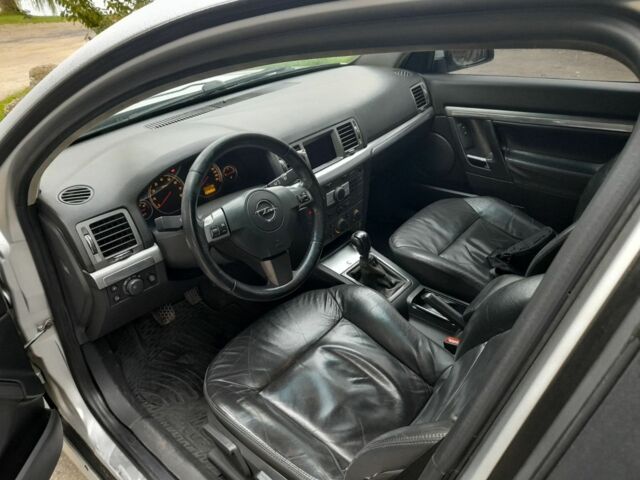 Серый Опель Вектра, объемом двигателя 2.2 л и пробегом 237 тыс. км за 3300 $, фото 4 на Automoto.ua