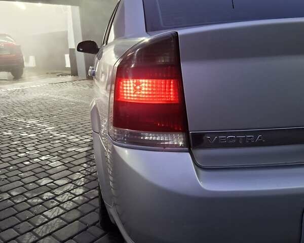 Серый Опель Вектра, объемом двигателя 2.2 л и пробегом 286 тыс. км за 4200 $, фото 8 на Automoto.ua