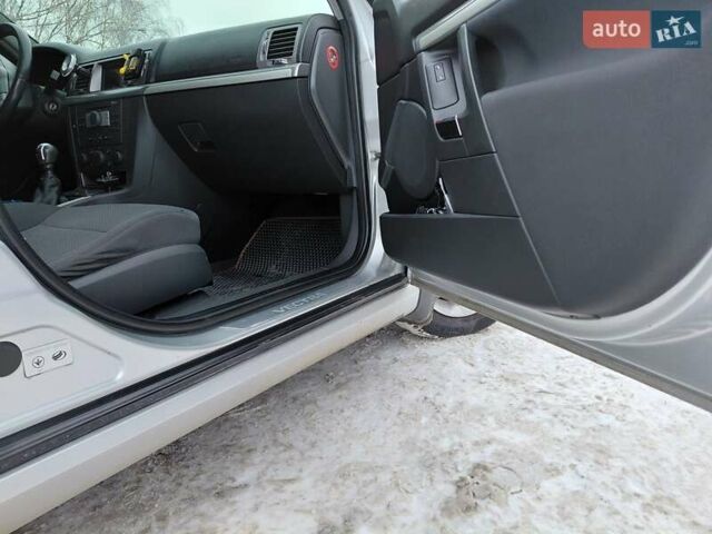 Сірий Опель Вектра, об'ємом двигуна 2.2 л та пробігом 195 тис. км за 5800 $, фото 12 на Automoto.ua