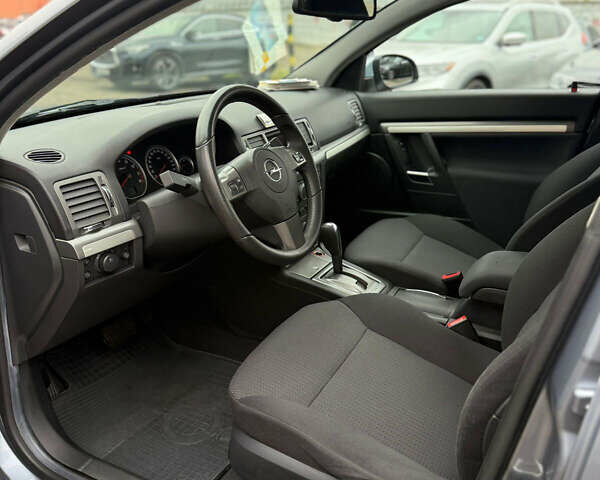 Сірий Опель Вектра, об'ємом двигуна 2.2 л та пробігом 56 тис. км за 8500 $, фото 10 на Automoto.ua