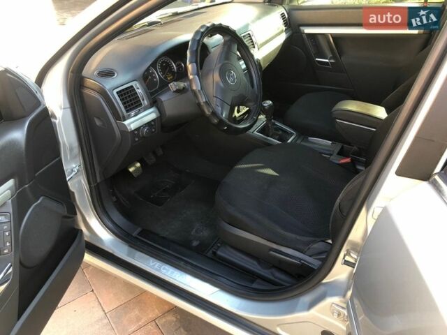 Сірий Опель Вектра, об'ємом двигуна 1.8 л та пробігом 262 тис. км за 5200 $, фото 17 на Automoto.ua