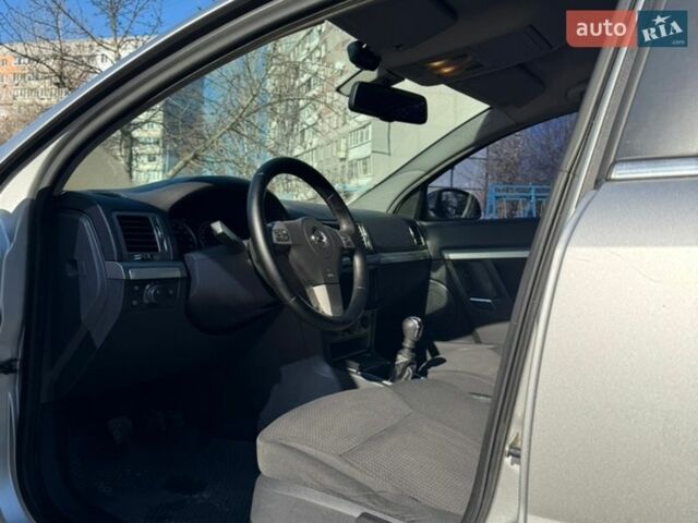 Сірий Опель Вектра, об'ємом двигуна 2.2 л та пробігом 265 тис. км за 4999 $, фото 5 на Automoto.ua