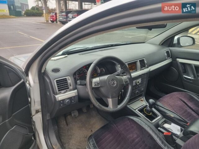 Сірий Опель Вектра, об'ємом двигуна 2.2 л та пробігом 240 тис. км за 3500 $, фото 2 на Automoto.ua