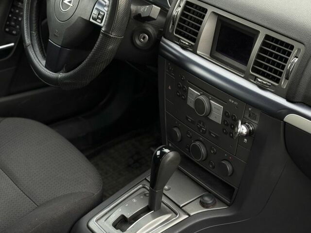 Сірий Опель Вектра, об'ємом двигуна 2.2 л та пробігом 277 тис. км за 5000 $, фото 13 на Automoto.ua