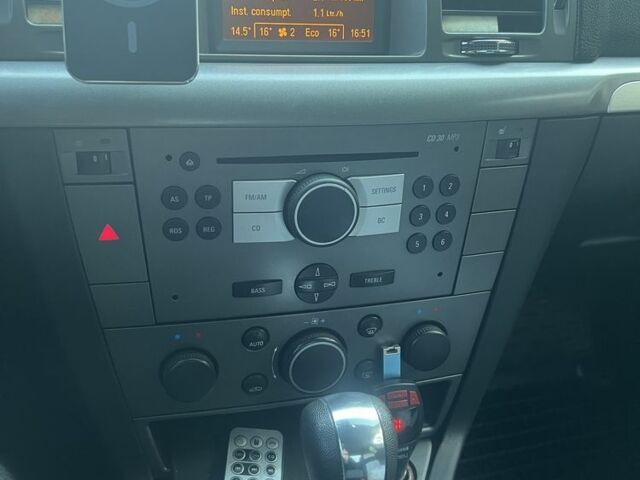 Серый Опель Вектра, объемом двигателя 2.2 л и пробегом 198 тыс. км за 6900 $, фото 4 на Automoto.ua