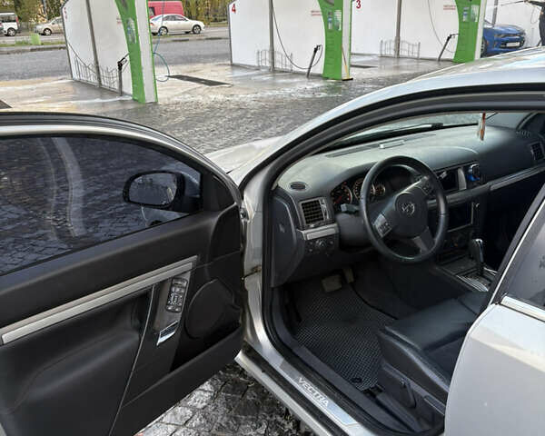 Сірий Опель Вектра, об'ємом двигуна 2.2 л та пробігом 238 тис. км за 5200 $, фото 4 на Automoto.ua