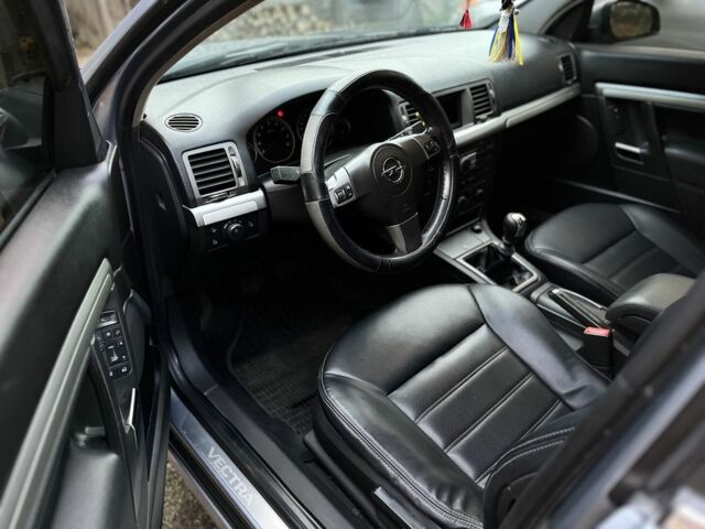 Серый Опель Вектра, объемом двигателя 2.2 л и пробегом 253 тыс. км за 4500 $, фото 4 на Automoto.ua