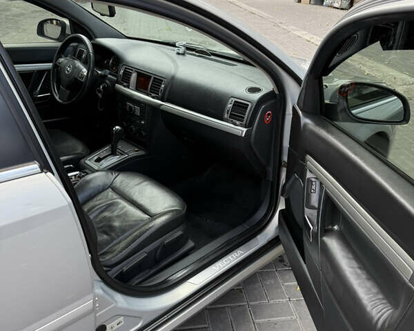 Серый Опель Вектра, объемом двигателя 2.2 л и пробегом 258 тыс. км за 5500 $, фото 9 на Automoto.ua