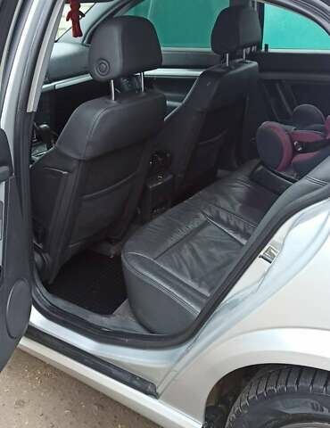 Сірий Опель Вектра, об'ємом двигуна 2.2 л та пробігом 369 тис. км за 6000 $, фото 1 на Automoto.ua