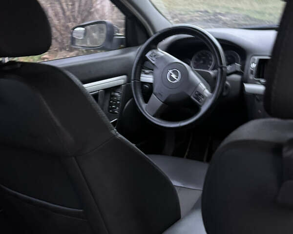 Серый Опель Вектра, объемом двигателя 2.2 л и пробегом 356 тыс. км за 5000 $, фото 9 на Automoto.ua