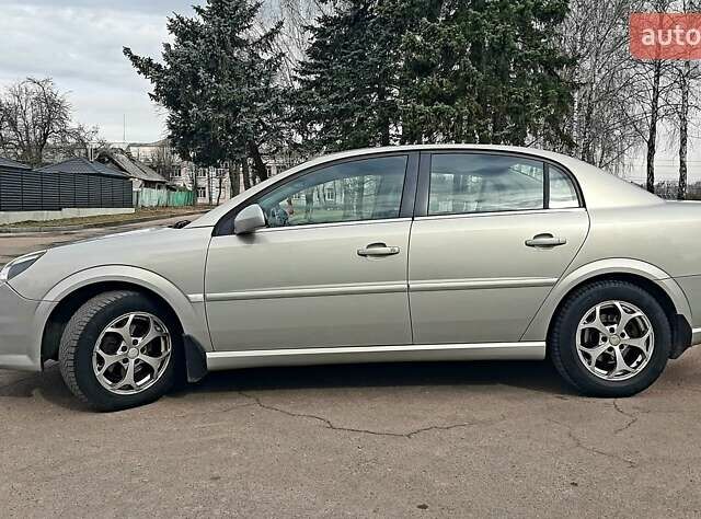 Серый Опель Вектра, объемом двигателя 2.2 л и пробегом 299 тыс. км за 6250 $, фото 4 на Automoto.ua