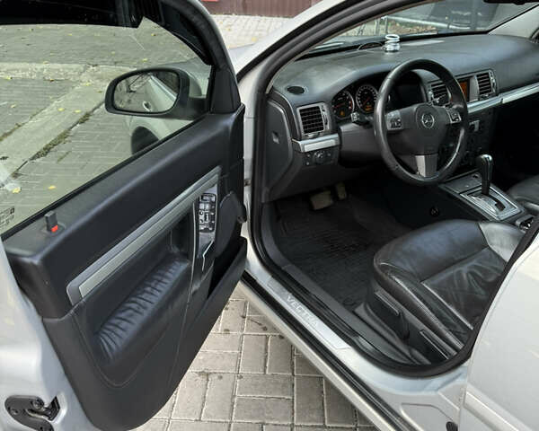 Серый Опель Вектра, объемом двигателя 2.2 л и пробегом 258 тыс. км за 5500 $, фото 4 на Automoto.ua