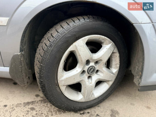 Серый Опель Вектра, объемом двигателя 2.2 л и пробегом 218 тыс. км за 6000 $, фото 13 на Automoto.ua