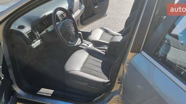 Серый Опель Вектра, объемом двигателя 2.2 л и пробегом 268 тыс. км за 5500 $, фото 11 на Automoto.ua