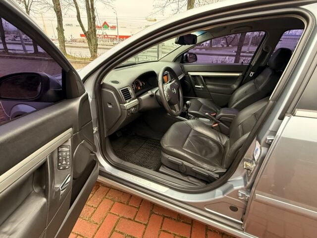 Серый Опель Вектра, объемом двигателя 2.2 л и пробегом 188 тыс. км за 5400 $, фото 11 на Automoto.ua