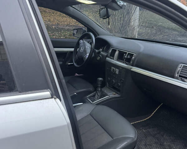 Серый Опель Вектра, объемом двигателя 2.2 л и пробегом 356 тыс. км за 5000 $, фото 7 на Automoto.ua