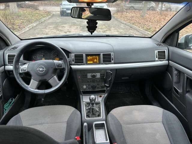 Серый Опель Вектра, объемом двигателя 0 л и пробегом 251 тыс. км за 1550 $, фото 1 на Automoto.ua