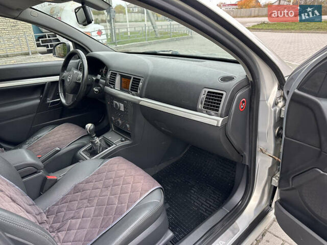 Сірий Опель Вектра, об'ємом двигуна 2.2 л та пробігом 232 тис. км за 4350 $, фото 17 на Automoto.ua