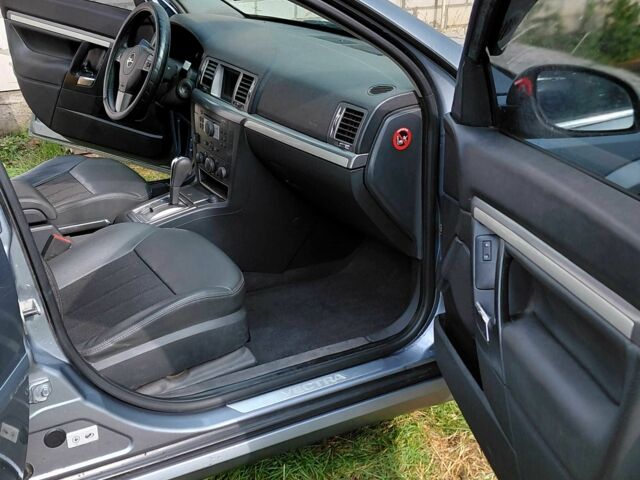 Серый Опель Вектра, объемом двигателя 2.2 л и пробегом 294 тыс. км за 4500 $, фото 5 на Automoto.ua