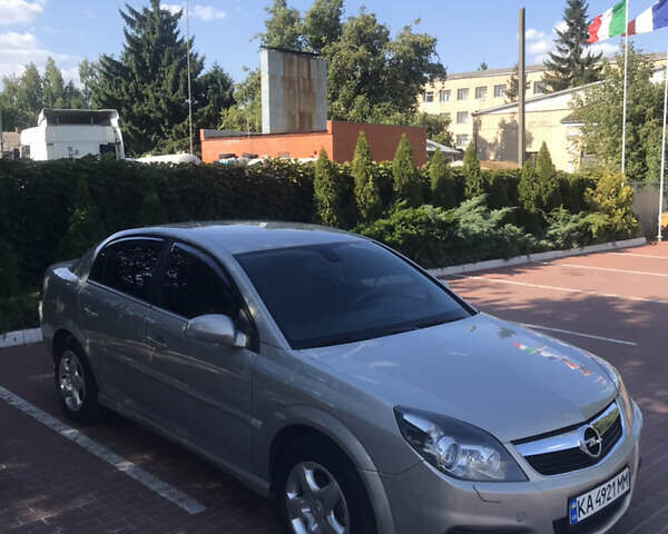 Серый Опель Вектра, объемом двигателя 2.2 л и пробегом 290 тыс. км за 5950 $, фото 1 на Automoto.ua