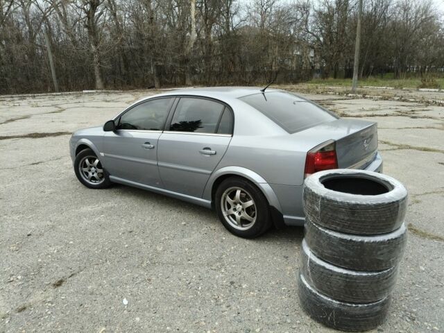 Сірий Опель Вектра, об'ємом двигуна 2.2 л та пробігом 228 тис. км за 7000 $, фото 2 на Automoto.ua