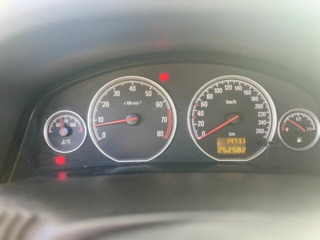 Серый Опель Вектра, объемом двигателя 2.2 л и пробегом 252 тыс. км за 5800 $, фото 2 на Automoto.ua