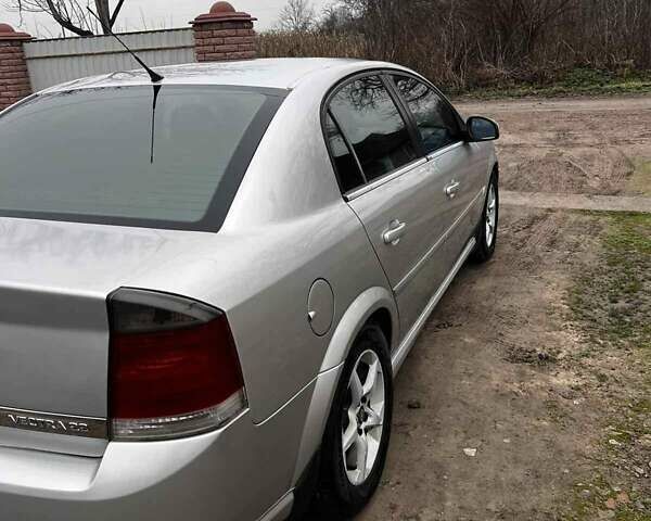 Серый Опель Вектра, объемом двигателя 2.2 л и пробегом 288 тыс. км за 4800 $, фото 4 на Automoto.ua