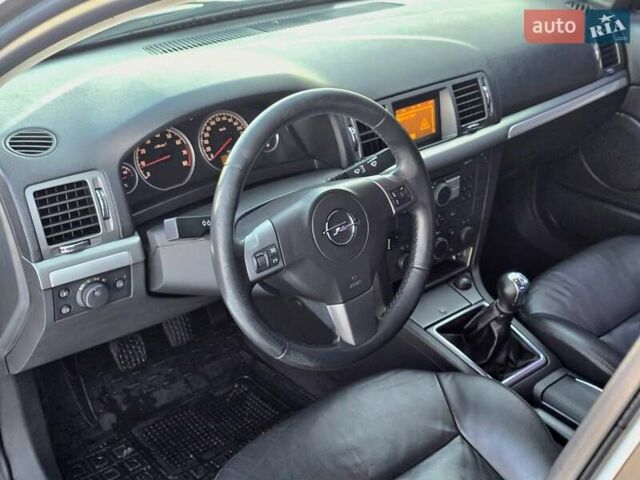 Серый Опель Вектра, объемом двигателя 2.2 л и пробегом 188 тыс. км за 4999 $, фото 6 на Automoto.ua