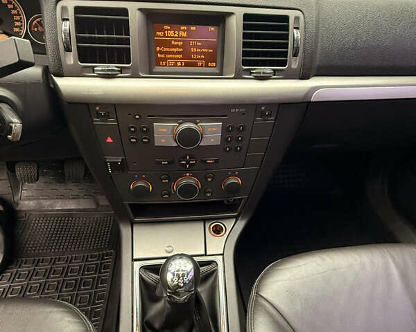 Серый Опель Вектра, объемом двигателя 2.2 л и пробегом 188 тыс. км за 5300 $, фото 13 на Automoto.ua