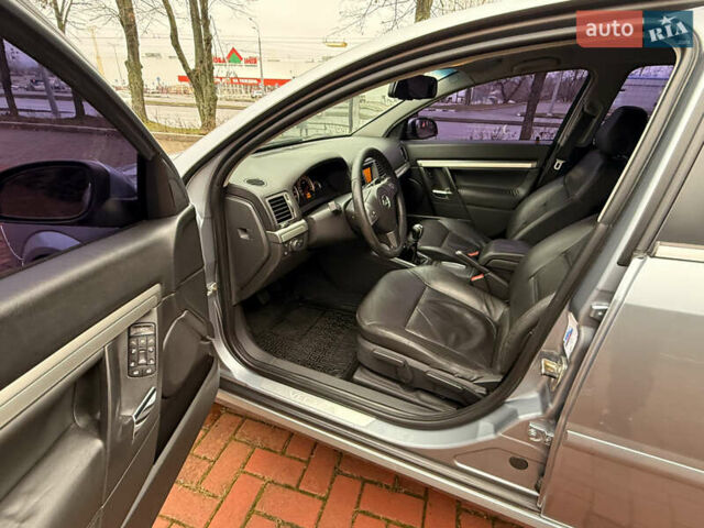 Сірий Опель Вектра, об'ємом двигуна 2.2 л та пробігом 188 тис. км за 5300 $, фото 15 на Automoto.ua