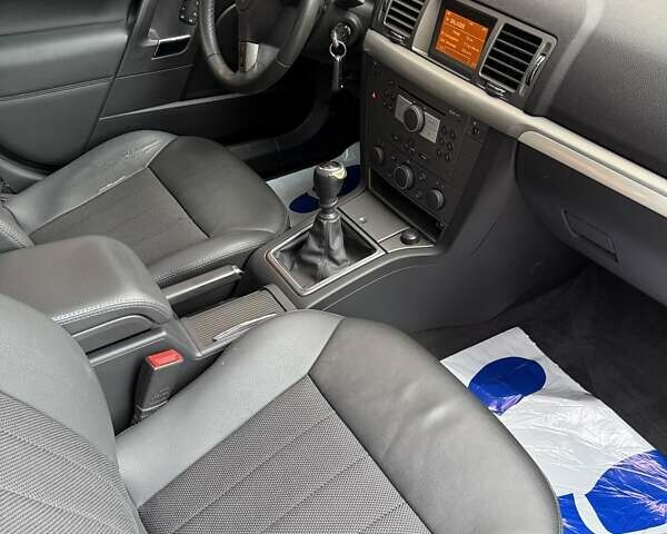 Серый Опель Вектра, объемом двигателя 1.6 л и пробегом 180 тыс. км за 6300 $, фото 12 на Automoto.ua