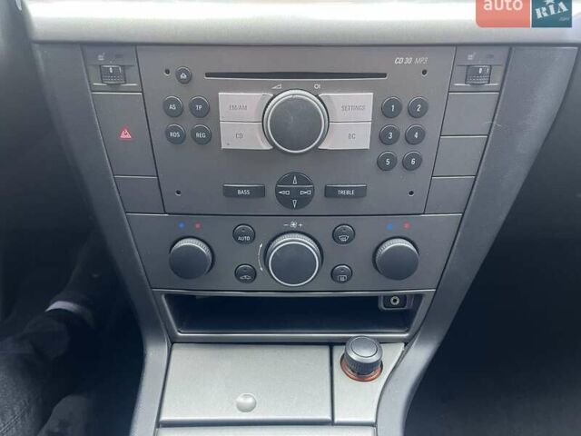 Серый Опель Вектра, объемом двигателя 2.2 л и пробегом 143 тыс. км за 5999 $, фото 27 на Automoto.ua