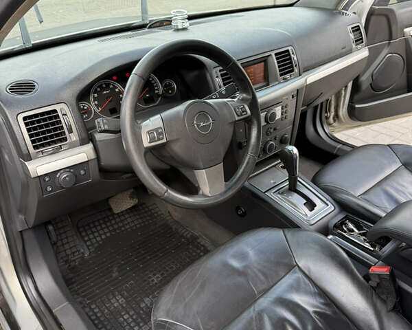 Серый Опель Вектра, объемом двигателя 2.2 л и пробегом 258 тыс. км за 5500 $, фото 6 на Automoto.ua