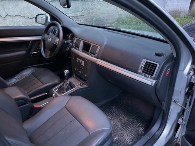 Сірий Опель Вектра, об'ємом двигуна 2.2 л та пробігом 232 тис. км за 5200 $, фото 2 на Automoto.ua