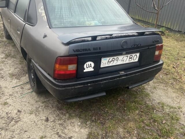 Серый Опель Вектра, объемом двигателя 1.6 л и пробегом 200 тыс. км за 700 $, фото 5 на Automoto.ua