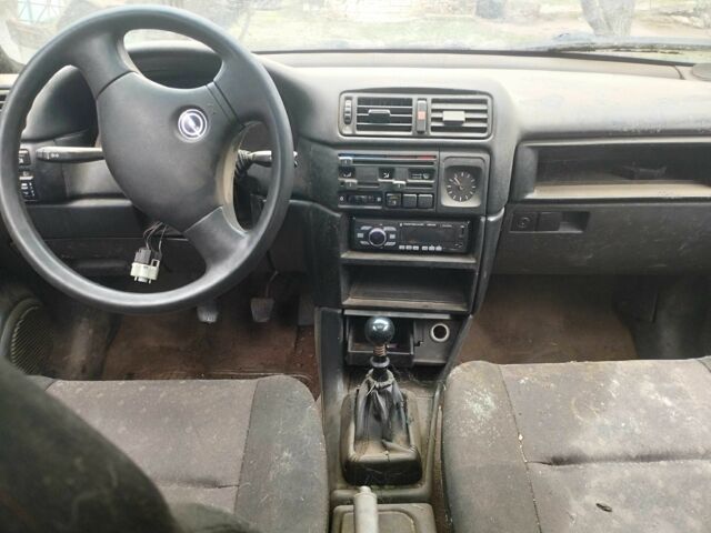 Серый Опель Вектра, объемом двигателя 0 л и пробегом 500 тыс. км за 300 $, фото 5 на Automoto.ua