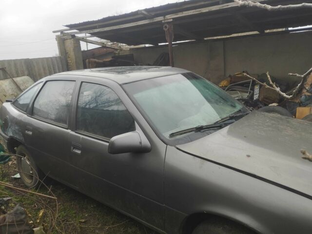 Серый Опель Вектра, объемом двигателя 0 л и пробегом 500 тыс. км за 300 $, фото 1 на Automoto.ua