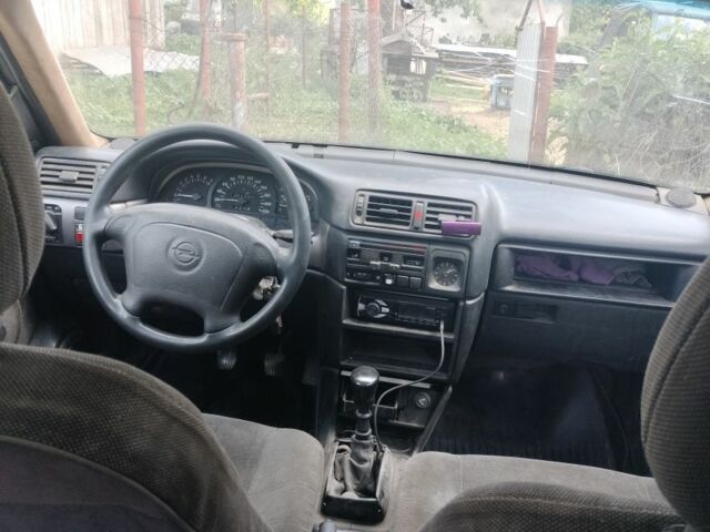 Серый Опель Вектра, объемом двигателя 2 л и пробегом 200 тыс. км за 1500 $, фото 5 на Automoto.ua