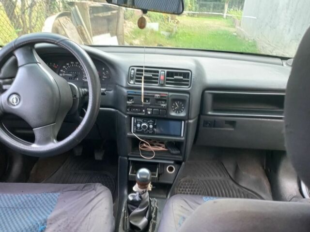 Сірий Опель Вектра, об'ємом двигуна 2 л та пробігом 250 тис. км за 1000 $, фото 2 на Automoto.ua