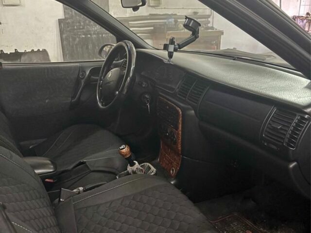 Серый Опель Вектра, объемом двигателя 2.2 л и пробегом 300 тыс. км за 999 $, фото 4 на Automoto.ua