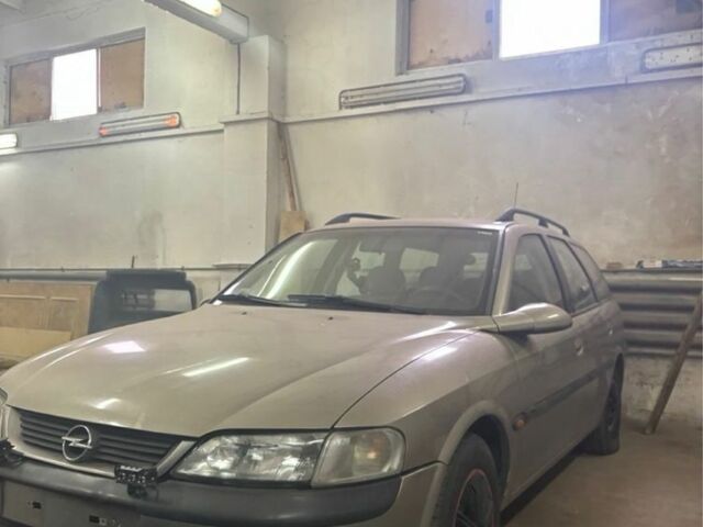 Серый Опель Вектра, объемом двигателя 2.2 л и пробегом 300 тыс. км за 999 $, фото 2 на Automoto.ua