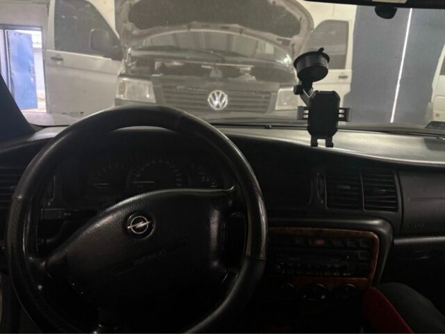 Серый Опель Вектра, объемом двигателя 2.2 л и пробегом 300 тыс. км за 999 $, фото 3 на Automoto.ua